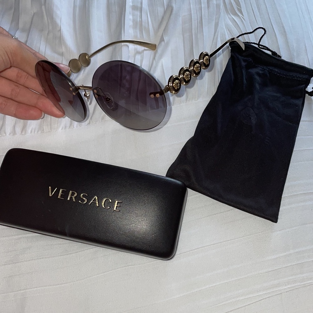 Versace sunglasses super cute! I just have to many sunglasses and I like updatin